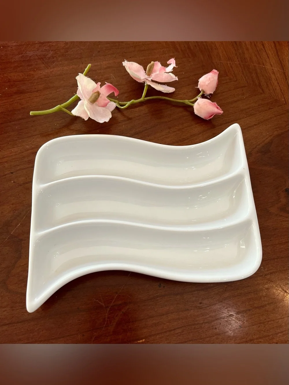 Crate & Barrel White Porcelain Appetizer Serving Set Vintage Spiral & Wavy Rows